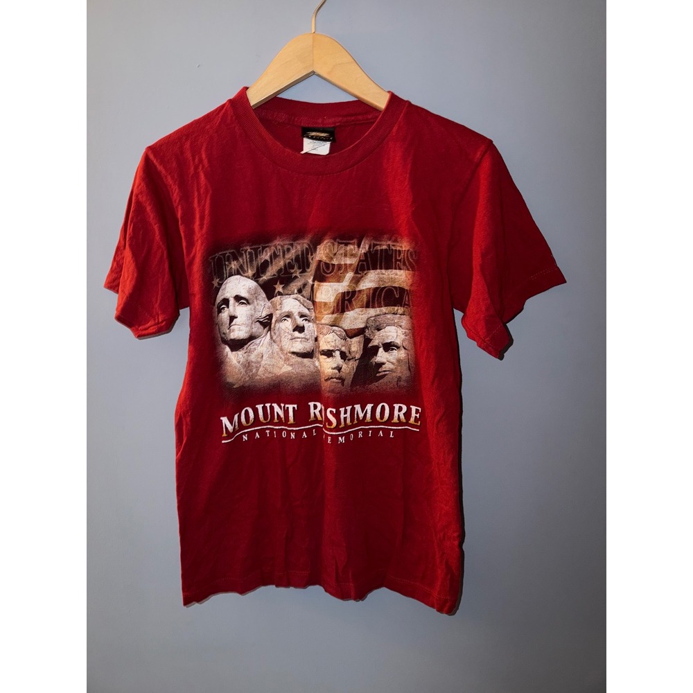 Prairie Mountain Mount Rushmore National Memorial Graphic T Shirt Red Small
